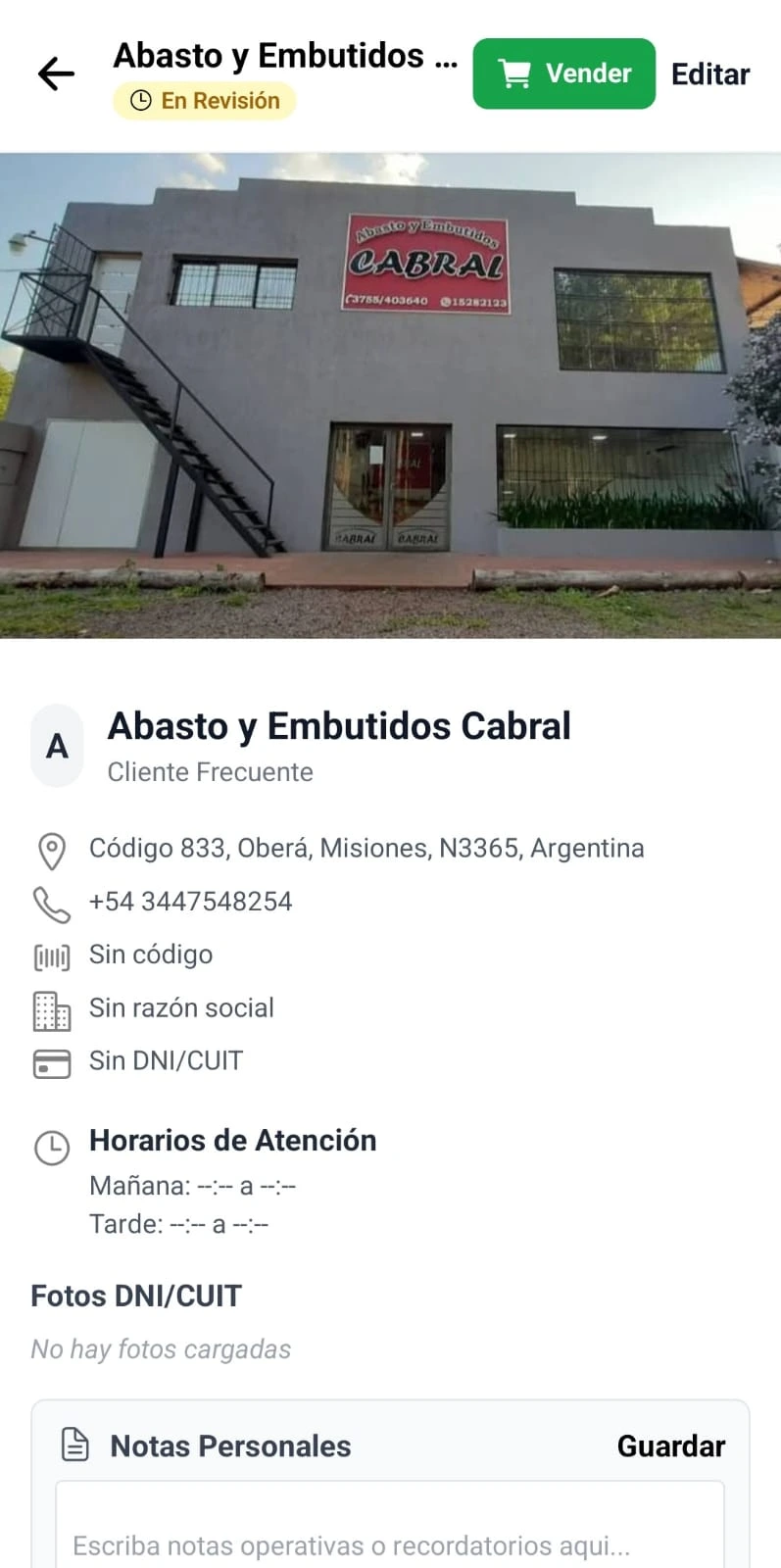 Perfil de cliente en CAIR mostrando foto del local, dirección y datos de contacto desde la app móvil
